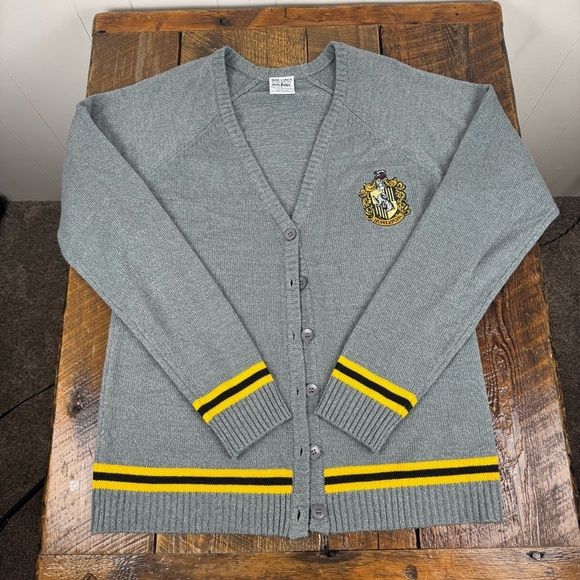 Hufflepuff House Crest Cardigan – Harry Potter Official Knitwear - Picture 1 of 14